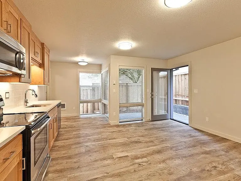 4468 N Michigan Ave #B — Photo 5