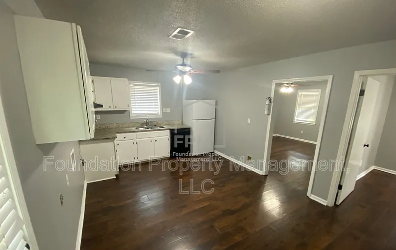 3 bed, 1.0 bath, 1080 sqft, $1,350 — Photo 4