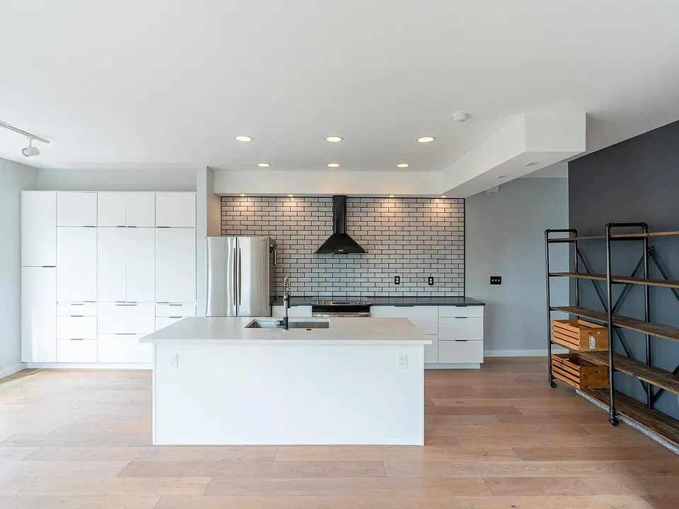 Kitchen renovated in 2019 with new hardwood floors, Stainless steel appliances, cabinets, quartz counter tops, large wall pantry, dishwasher and dispose-all. Southwest facing windows with views of lake and mountains.