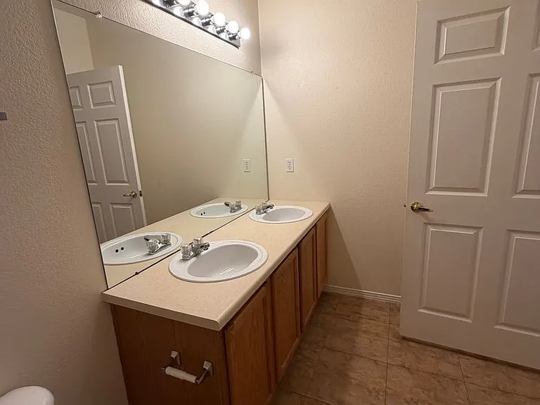 3002 W Elizabeth St #22C — Photo 14