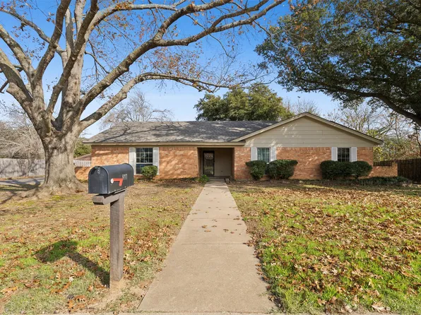 837 S Ridgeway Dr, Cleburne, TX 76033