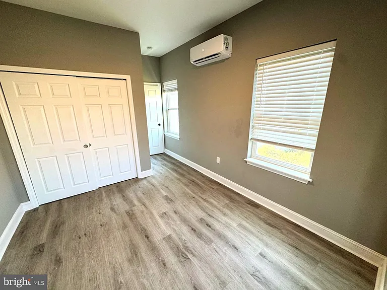 2417 W Jefferson St #2 — Photo 8