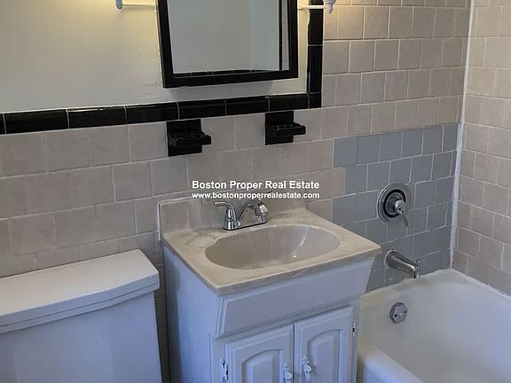 379 Commonwealth Ave. #3 Boston - Kenmore Unit Photo 4