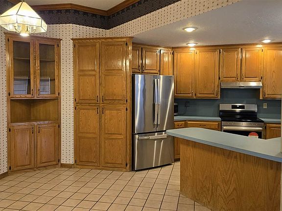 4th image of 102 NE 51st St