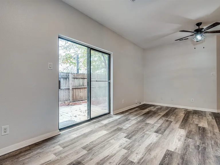 2815 Reagan St #2 — Photo 6
