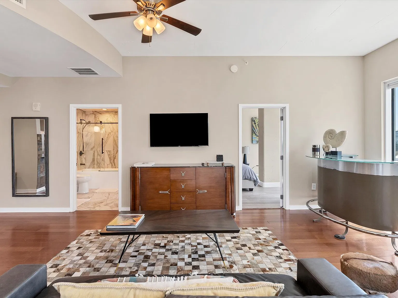 1 bed, 1071 sqft, $3,299 — Photo 2