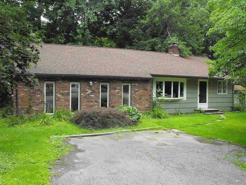 1st image of 7 Tanhouse Woods Rd
