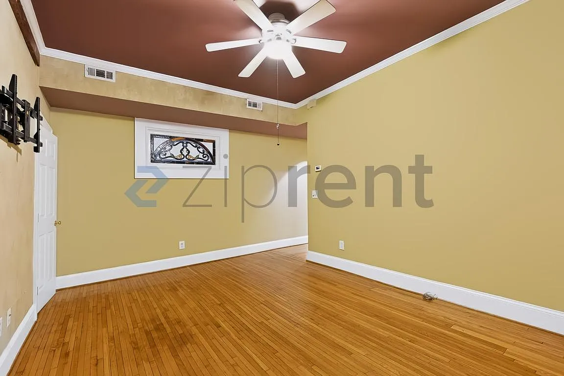 2 bed, 829 sqft, $2,200 — Photo 3