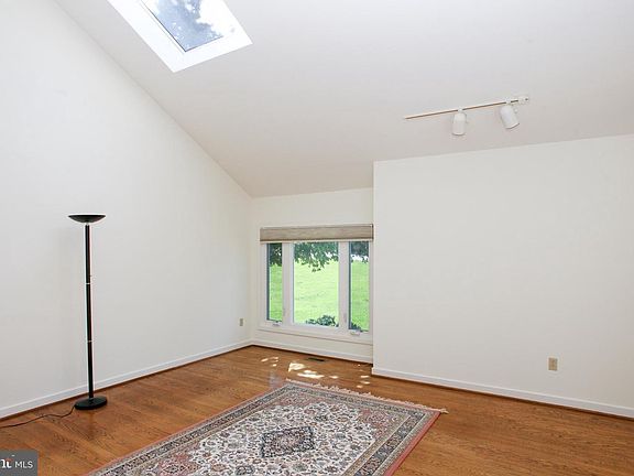 4th image of 601 Cheshire Ct