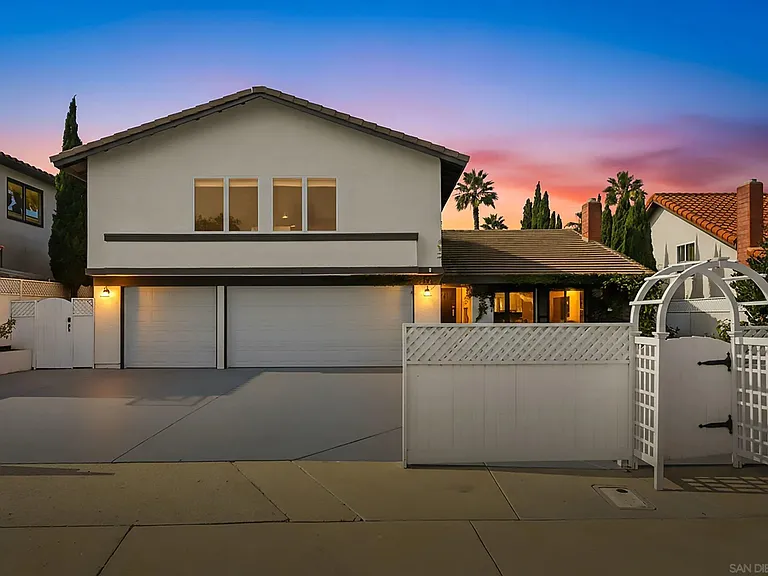 114 Cerro St — Photo 2