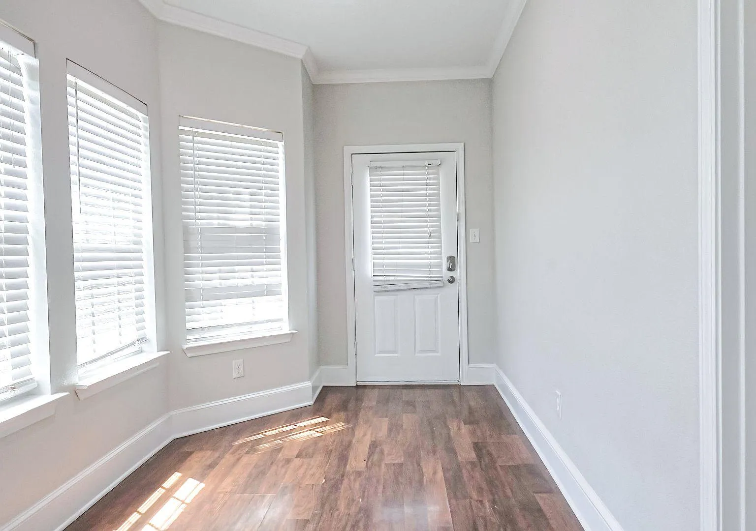 4 bed, 2.0 bath, 2300 sqft, $866 — Photo 1
