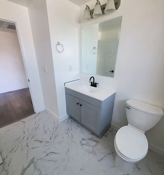 1029 S Hobart Blvd #303 — Photo 4