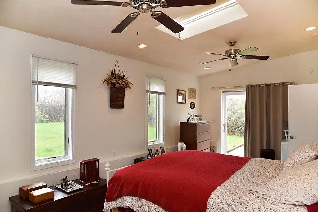 2 bed, $2,575 — Photo 2