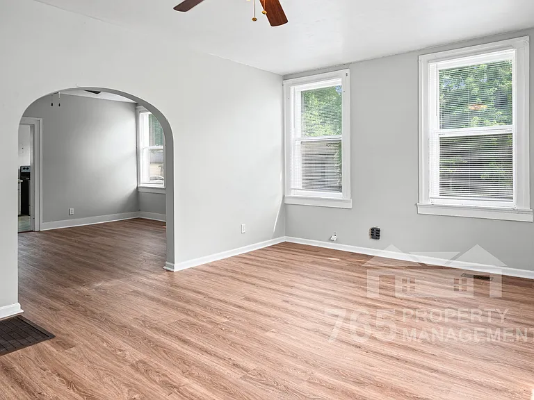 308 N 5th St — Photo 2