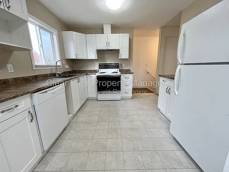 2210 Mayor Magrath Dr S — Photo 7