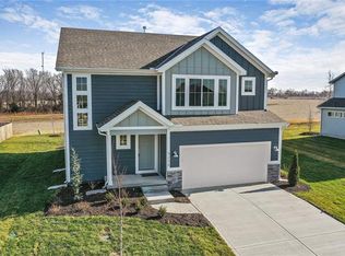 9016 SW 8th St, Blue Springs, MO 64064