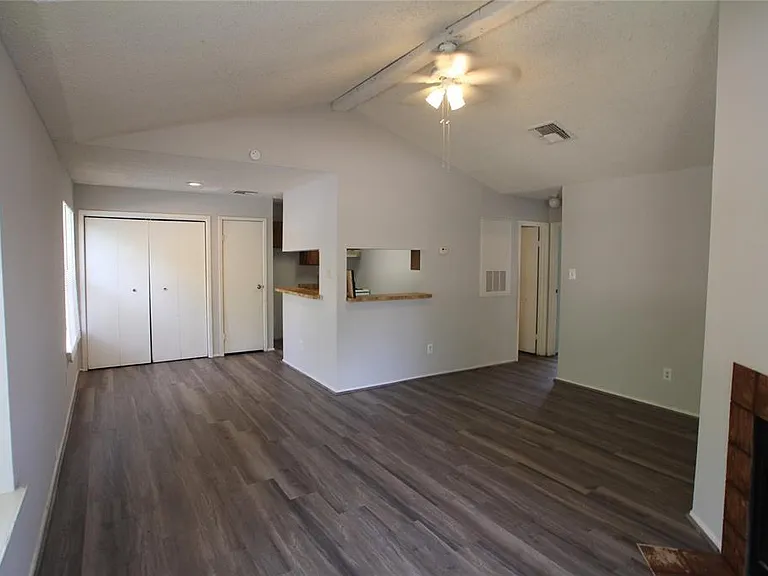 5422 Farley Dr #B — Photo 2