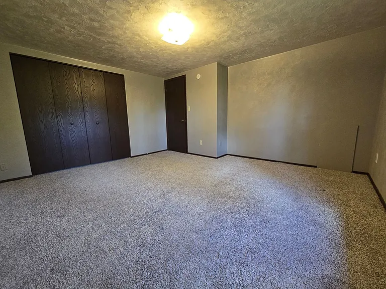 103-105 107 Martin Dr — Photo 14