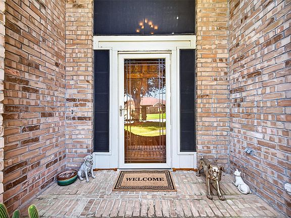2nd image of 11004 Oakwood Dr