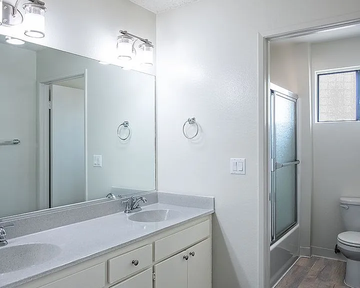 404 E Birch St — Photo 48