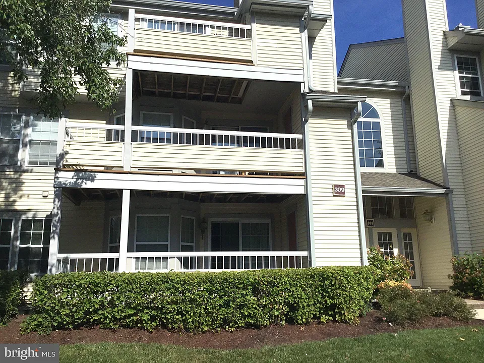 305 Trinity Ct #1