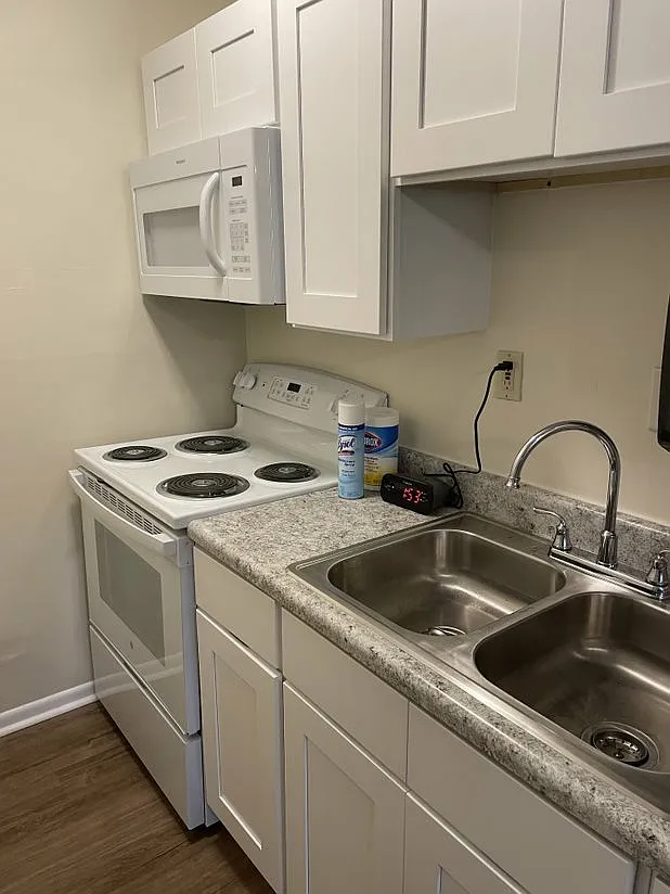 Lakewood Apartments — Photo 2