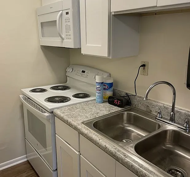 Lakewood Apartments — Photo 2