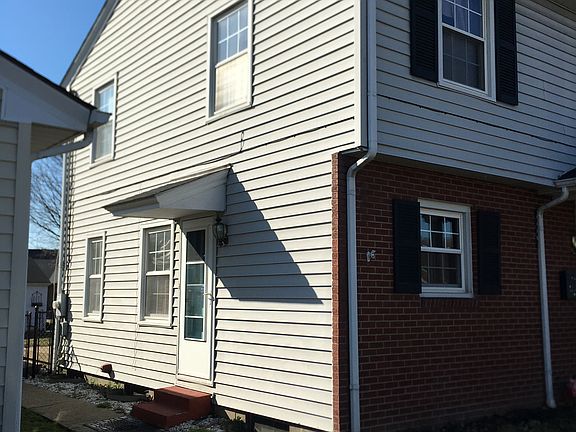 Side door to kitchen