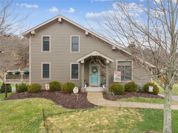 55 Spring Valley Dr, Washington, PA 15301