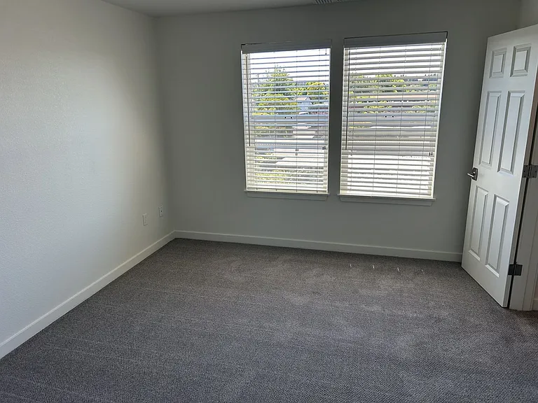 445 Southwest Blvd #14 — Photo 13