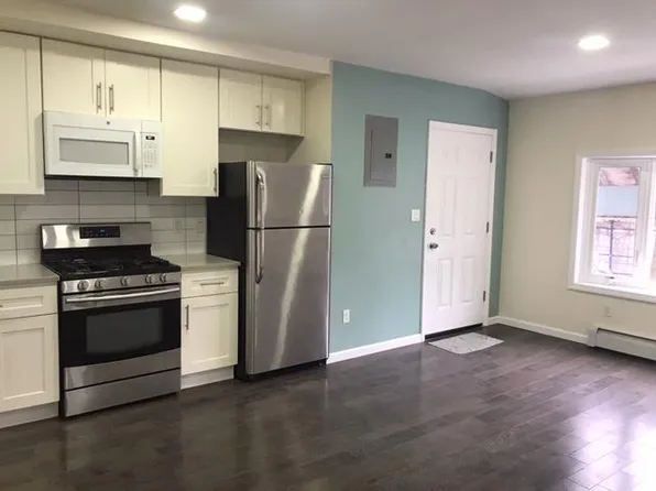 15824 77th Ave Floor 1, Fresh Meadows, NY 11366