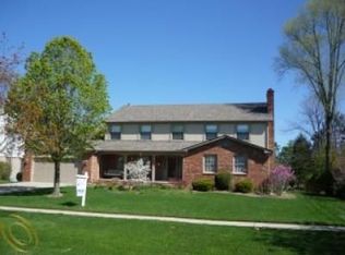 35310 Curtis Rd, Livonia, MI 48152