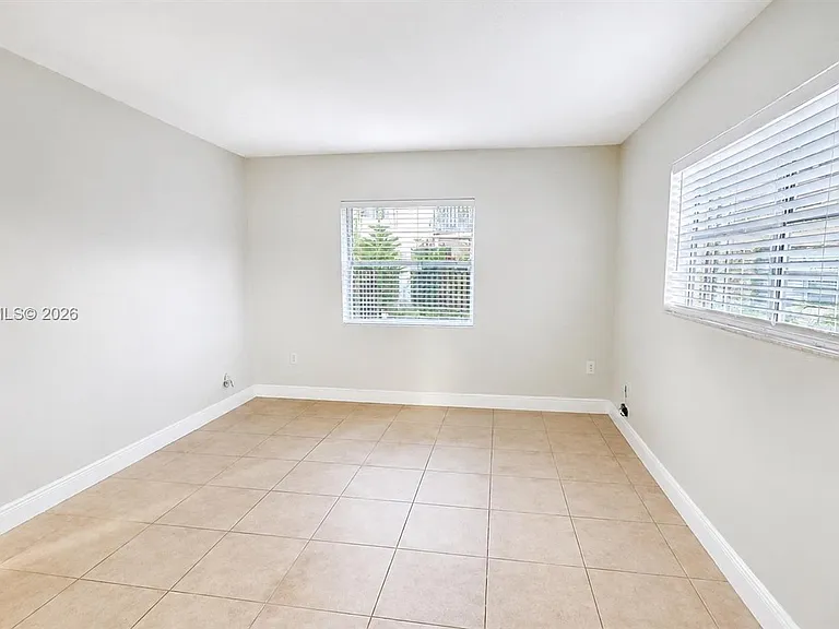 9100 SW 137th Ter #4-3 — Photo 5