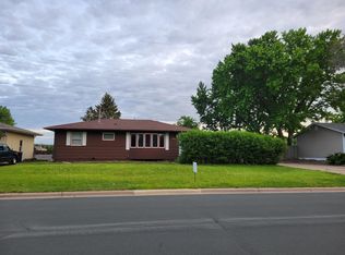 2018 Shale Ln, Eagan, MN 55122