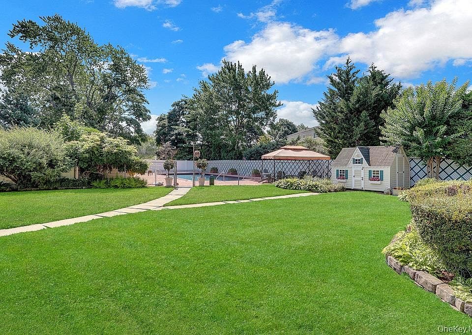 1st image of 4394 Merrick Road
