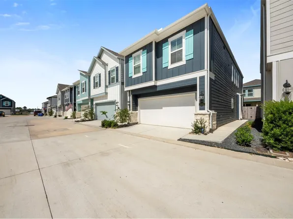 635 Salt Marsh Trl, Kemah, TX 77565