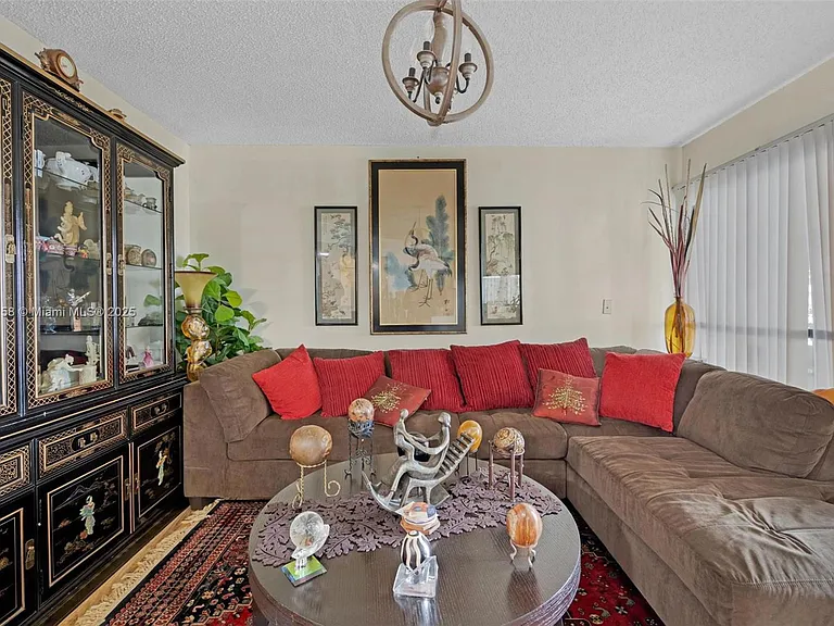 800 Independence Dr — Photo 13