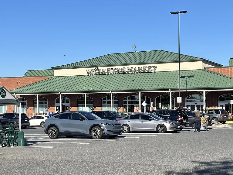 Whole Foods, Giant, and plentiful dining and shops are a short walk from The Colonnade.