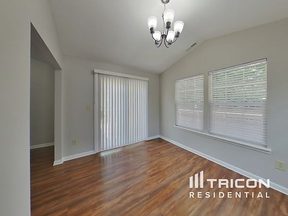 5th image of 9226 Robey Glen Dr
