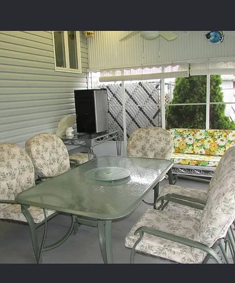 215 Albany Ave — Photo 7