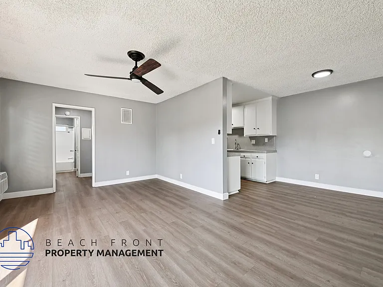 1105 N. Flower St. — Photo 14