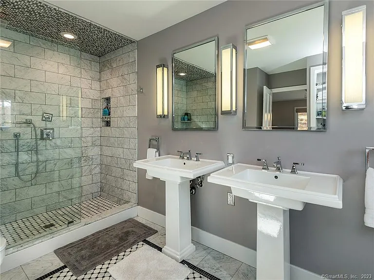 321 W Shore Rd — Photo 16