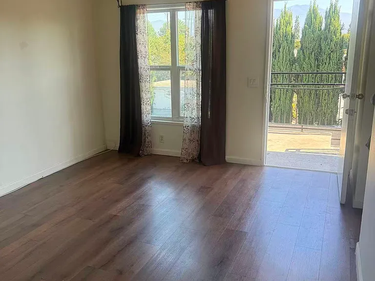 4424 Peck Rd — Photo 1