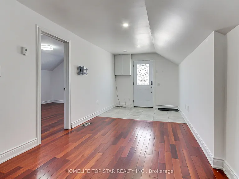 17 Royal St #UPPER — Photo 9