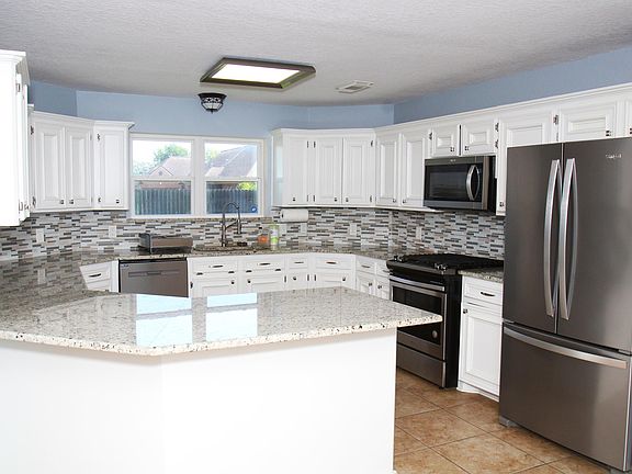 4th image of 125 Bumelia St