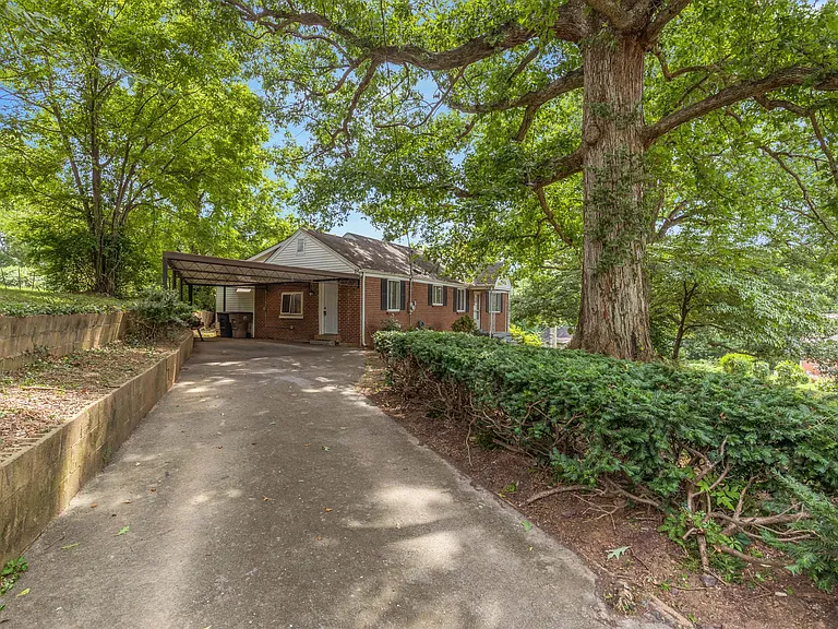 1301 Mercury Dr — Photo 4