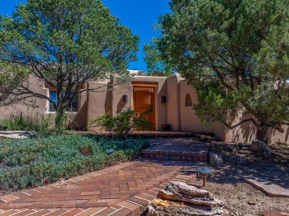 112 Sunflower Dr, Santa Fe, NM 87506