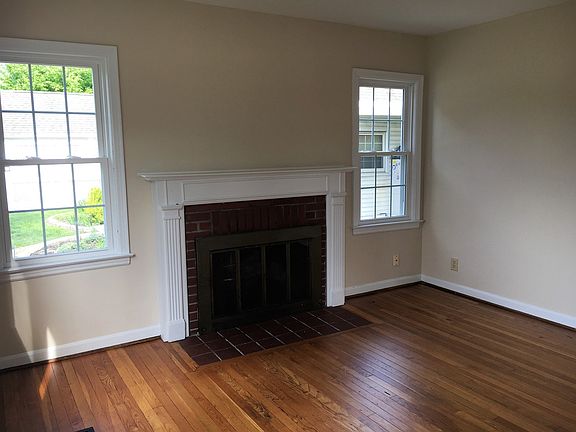 3rd image of 628 E North Broadway