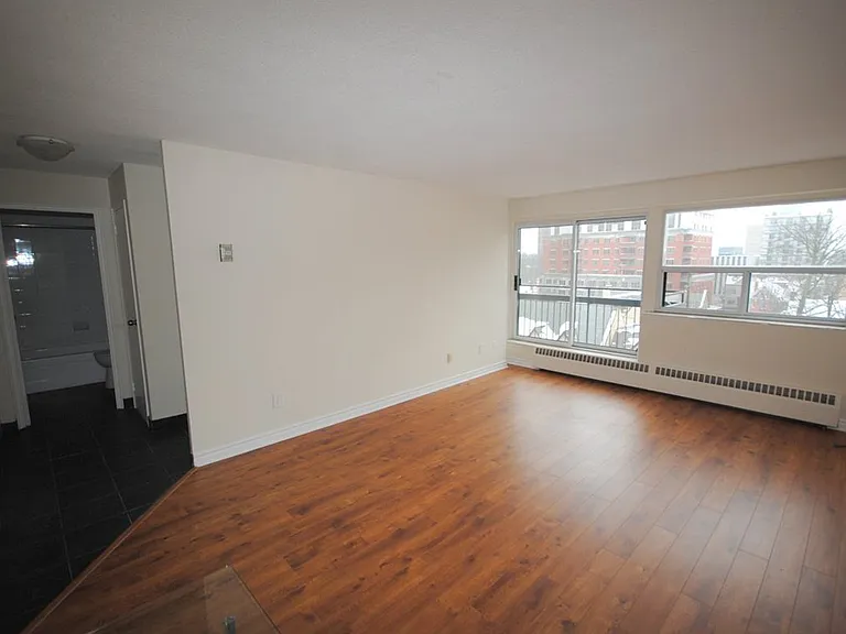 360 Frank St — Photo 8