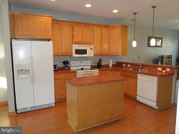 3rd image of 22525 Chickadee Cir